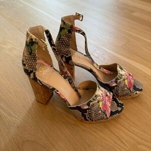 Vince Camuto Ciestie Floral Ankle Strap Heel / 8.5 M | New
